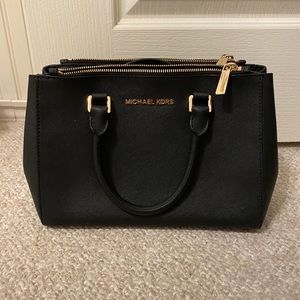 Black Michael Kors bag with drop shoulder option